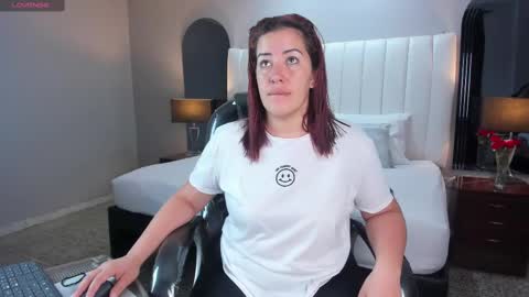 Snapshot of vanitysex chatting on February 20, 11:31 am Karine online show from February 20, 11:31 am