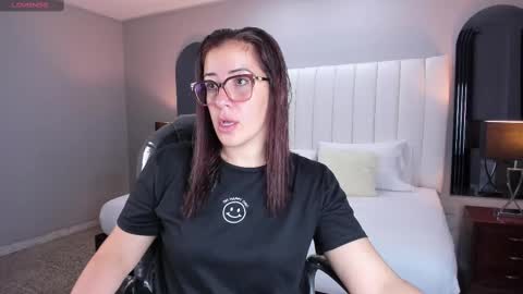 Snapshot of vanitysex chatting on September 15, 11:32 am Karine online show from September 15, 11:32 am