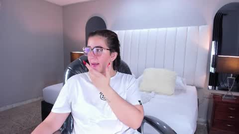 Snapshot of vanitysex chatting on October 28, 11:36 am Karine online show from October 28, 11:36 am