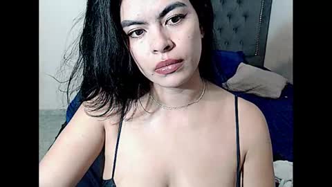 Snapshot of vannsexporn chatting on December 3, 2:03 am Vannesa online show from December 3, 2:03 am