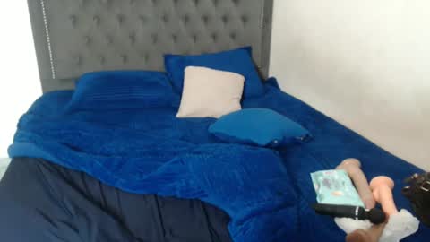 Snapshot of vannsexporn chatting on December 7, 3:25 am Vannesa online show from December 7, 3:25 am