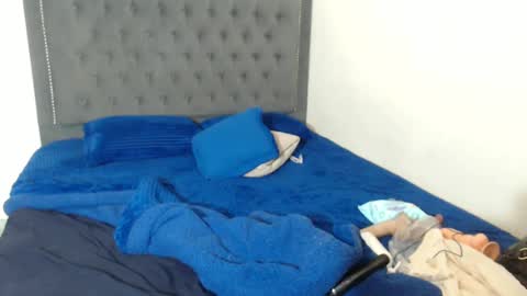 Snapshot of vannsexporn chatting on December 19, 2:45 am Vannesa online show from December 19, 2:45 am