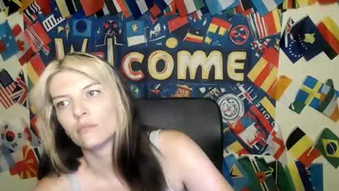 Snapshot of vanrey_ chatting on July 8, 6:07 am Vanessa online show from July 8, 6:07 am