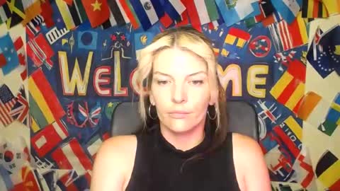 Snapshot of vanrey_ chatting on July 10, 5:26 pm Vanessa online show from July 10, 5:26 pm