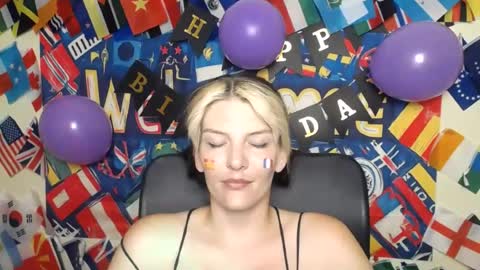 Snapshot of vanrey_ chatting on July 14, 10:43 am Vanessa online show from July 14, 10:43 am