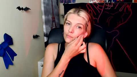 Snapshot of vanrey_ chatting on July 20, 10:39 am Vanessa online show from July 20, 10:39 am