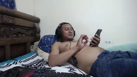 Snapshot of varmico chatting on December 18, 2:50 am Harold online show from December 18, 2:50 am
