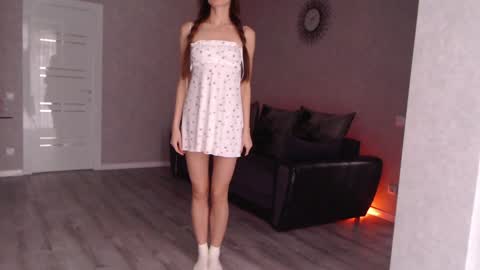 Snapshot of varonica_caprii chatting on December 22, 12:16 pm Varonica Caprii Online this week Monday Tuesday Thursday Friday online show from December 22, 12:16 pm