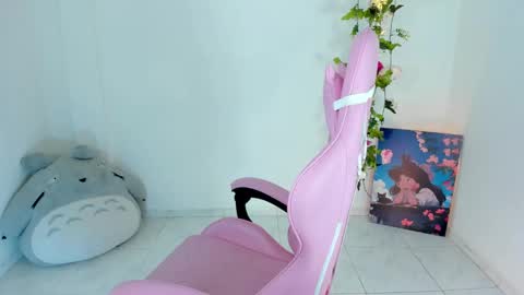 Snapshot of vaura222 chatting on December 8, 12:18 am vaura222 online show from December 8, 12:18 am