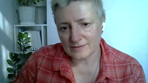 vea_motty online show from March 24, 8:30 am