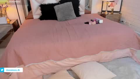 Vee Simons online show from December 28, 11:26 pm
