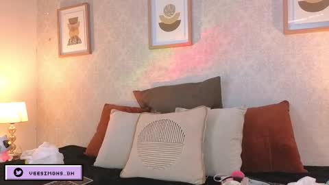 Vee Simons online show from February 5, 8:35 pm