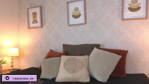 Vee Simons online show from April 20, 7:37 pm