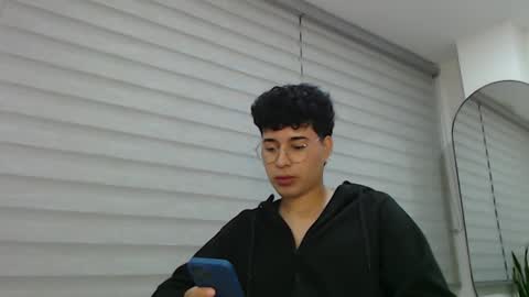 Snapshot of velascosexyboy chatting on January 23, 3:05 am velascosexyboy online show from January 23, 3:05 am