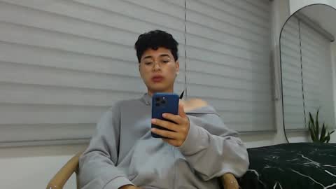 Snapshot of velascosexyboy chatting on January 24, 3:54 am velascosexyboy online show from January 24, 3:54 am