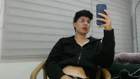 Snapshot of velascosexyboy chatting on January 30, 5:09 am velascosexyboy online show from January 30, 5:09 am