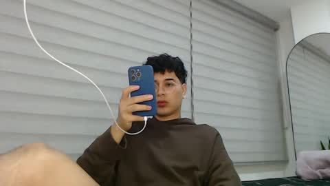 Snapshot of velascosexyboy chatting on February 6, 2:44 am velascosexyboy online show from February 6, 2:44 am