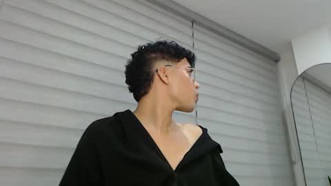 Snapshot of velascosexyboy chatting on March 6, 2:41 am velascosexyboy online show from March 6, 2:41 am