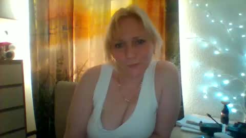 Snapshot of velka_raspberry chatting on May 21, 4:25 pm velka_raspberry online show from May 21, 4:25 pm