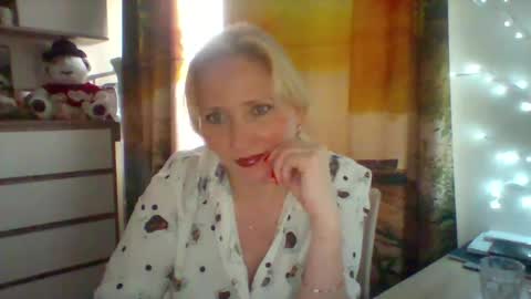 Snapshot of velka_raspberry chatting on June 1, 2:08 pm velka_raspberry online show from June 1, 2:08 pm