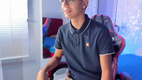 Snapshot of velkanxx chatting on October 29, 9:49 pm V E L K A N online show from October 29, 9:49 pm