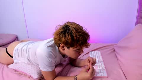 Veluni  online show from May 14, 3:08 pm