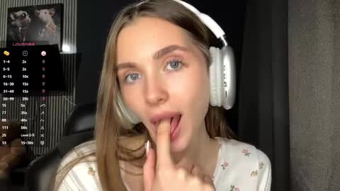 Nia online show from April 13, 5:18 pm