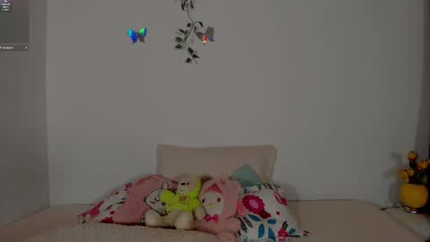 Snapshot of velvet_00 chatting on February 1, 8:46 am velvet_00 online show from February 1, 8:46 am