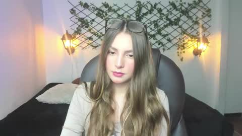 Sophi  online show from March 24, 12:15 am