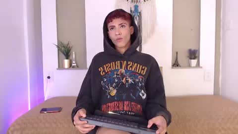 Snapshot of velvet_an chatting on June 26, 5:01 am An online show from June 26, 5:01 am