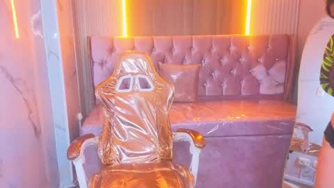 velvet_celeste_b online show from April 23, 12:29 pm