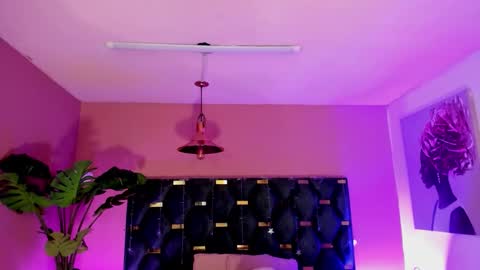 Snapshot of velvet_dreams_ chatting on March 25, 12:11 pm Isabella online show from March 25, 12:11 pm