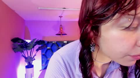 Snapshot of velvet_dreams_ chatting on April 1, 11:22 am Isabella online show from April 1, 11:22 am