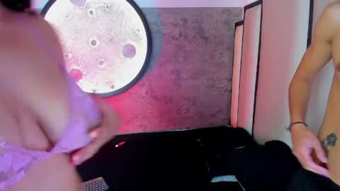 Snapshot of velvet_duo23 chatting on April 30, 12:00 pm Stefany Y Diego online show from April 30, 12:00 pm