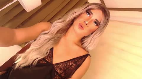 Snapshot of velvet_fux chatting on December 2, 11:34 am Richy will make you fall in love online show from December 2, 11:34 am