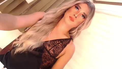 Snapshot of velvet_fux chatting on December 4, 7:17 am Richy will make you fall in love online show from December 4, 7:17 am