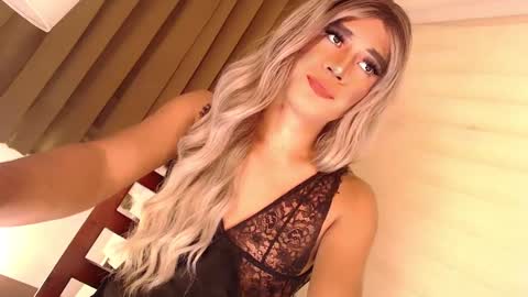 Snapshot of velvet_fux chatting on December 5, 1:17 pm Richy will make you fall in love online show from December 5, 1:17 pm