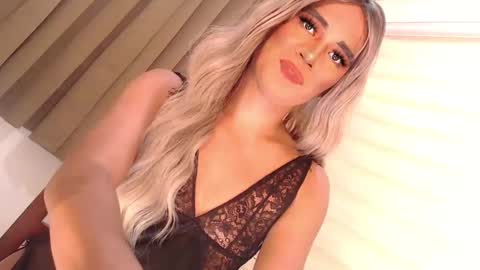 Snapshot of velvet_fux chatting on December 7, 5:09 pm Richy will make you fall in love online show from December 7, 5:09 pm