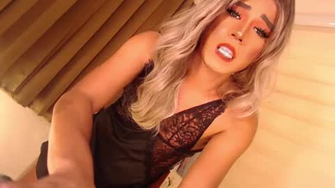 Snapshot of velvet_fux chatting on December 10, 2:39 pm Richy will make you fall in love online show from December 10, 2:39 pm