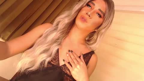 Snapshot of velvet_fux chatting on December 10, 7:22 pm Richy will make you fall in love online show from December 10, 7:22 pm