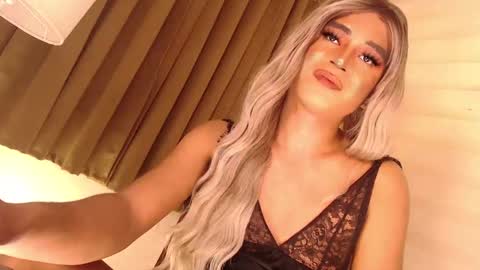 Snapshot of velvet_fux chatting on December 11, 9:45 pm Richy will make you fall in love online show from December 11, 9:45 pm