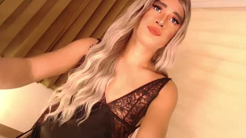 Snapshot of velvet_fux chatting on December 13, 5:16 am Richy will make you fall in love online show from December 13, 5:16 am