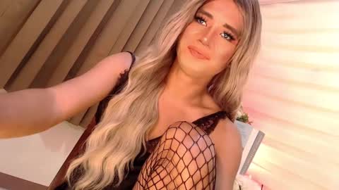 Snapshot of velvet_fux chatting on January 3, 11:46 am Richy will make you fall in love online show from January 3, 11:46 am