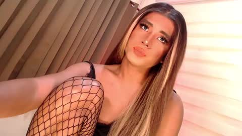 Snapshot of velvet_fux chatting on January 4, 8:49 am Richy will make you fall in love online show from January 4, 8:49 am