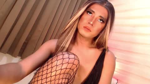 Snapshot of velvet_fux chatting on January 4, 1:10 pm Richy will make you fall in love online show from January 4, 1:10 pm