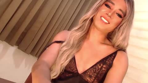 Snapshot of velvet_fux chatting on January 11, 2:25 pm Richy will make you fall in love online show from January 11, 2:25 pm