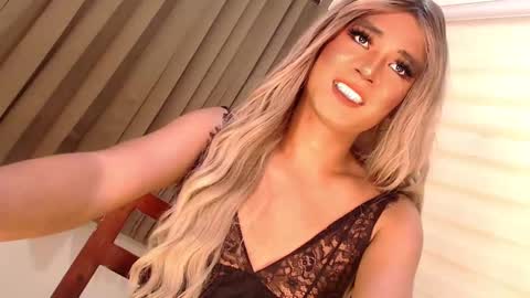 Snapshot of velvet_fux chatting on January 11, 6:12 pm Richy will make you fall in love online show from January 11, 6:12 pm