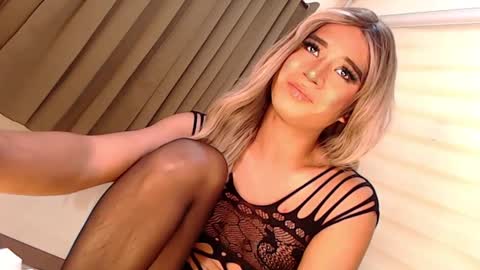 Snapshot of velvet_fux chatting on January 18, 8:40 pm Richy will make you fall in love online show from January 18, 8:40 pm