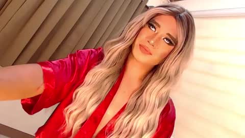 Snapshot of velvet_fux chatting on January 31, 6:47 pm Richy will make you fall in love online show from January 31, 6:47 pm