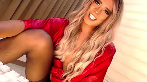 Snapshot of velvet_fux chatting on January 31, 9:48 pm Richy will make you fall in love online show from January 31, 9:48 pm